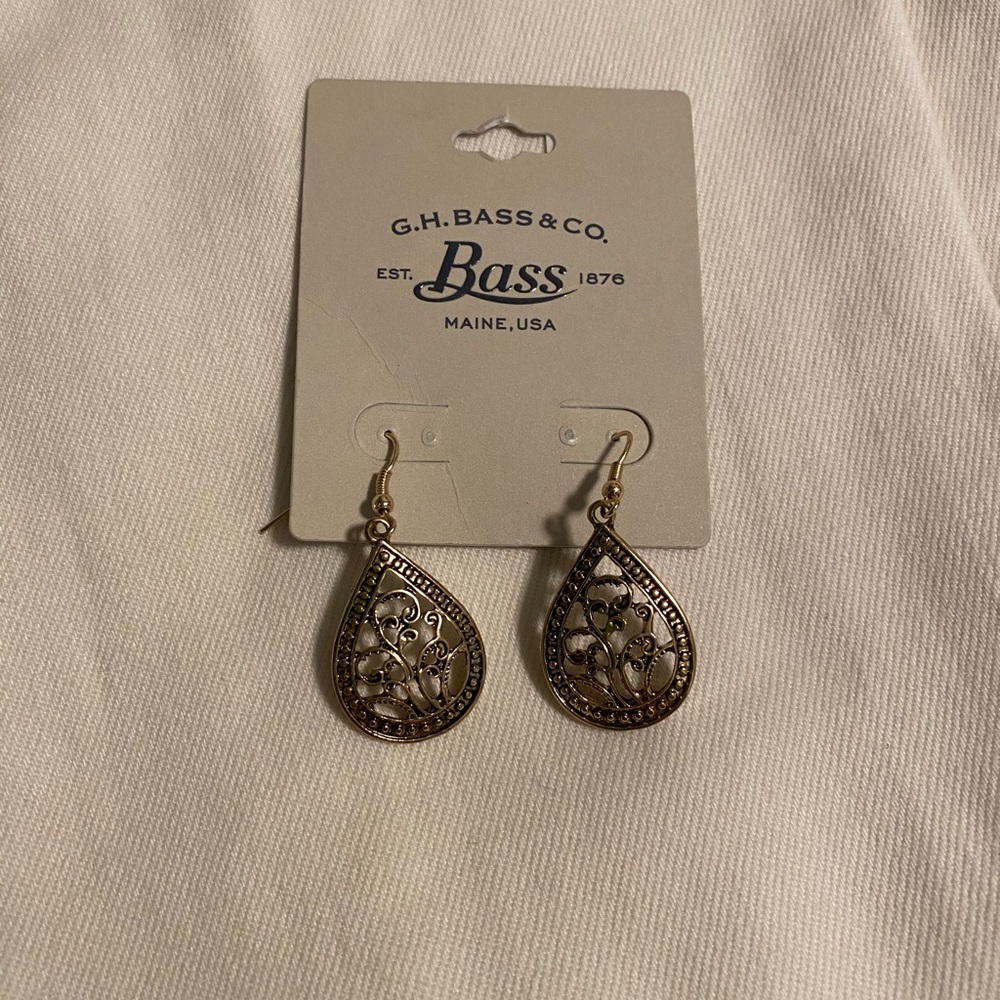 Brand new G.H bass earrings in GOLD